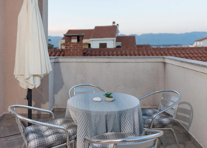 דירה Slava נין