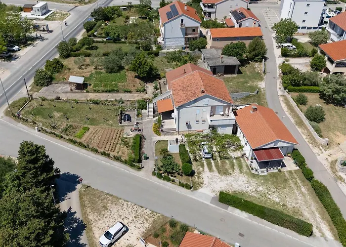 דירה Slava נין