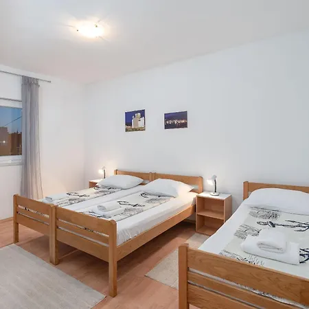 Slava Apartman *